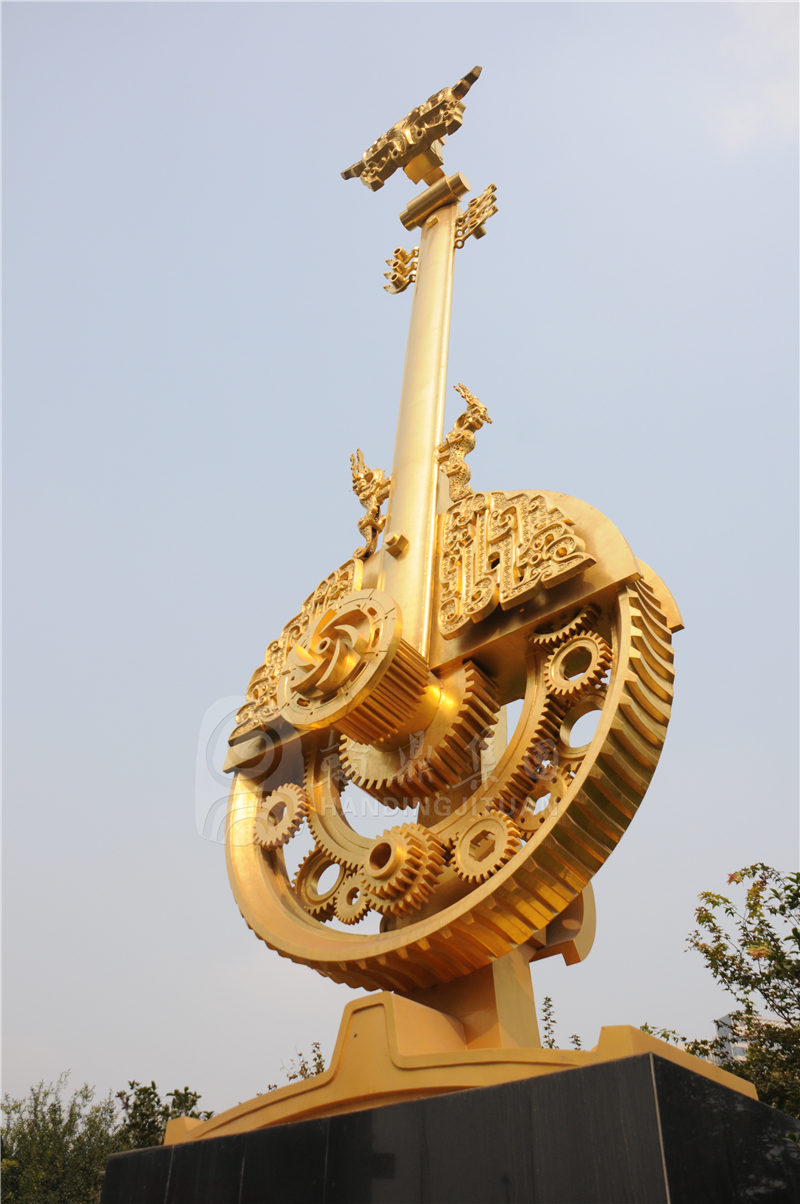 礼乐  材质：青铜贴金，规格：14.8m，位于：河南郑州.JPG
